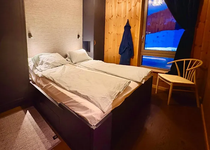 Elegant 2 Bedroom In, Out Next To Fyri In